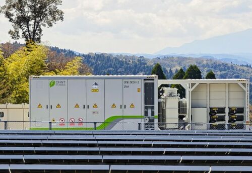 Fotonapetostna elektrarna s hranilnikom električne energije: nujnost ali le dodaten strošek?
